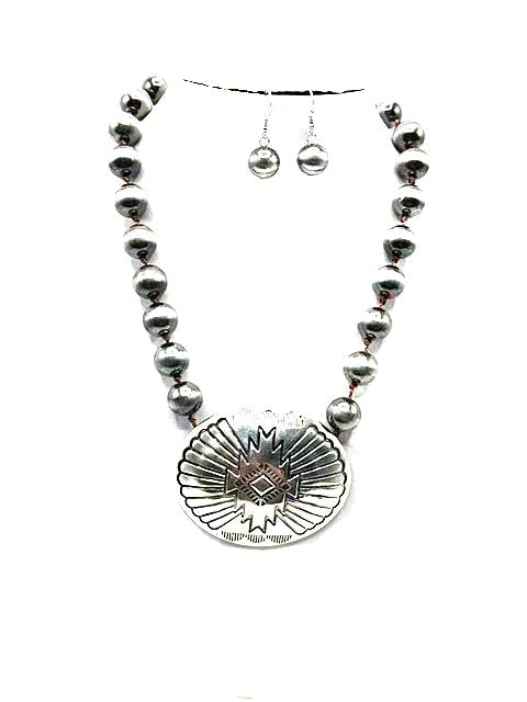 Western Concho Pearl Necklace